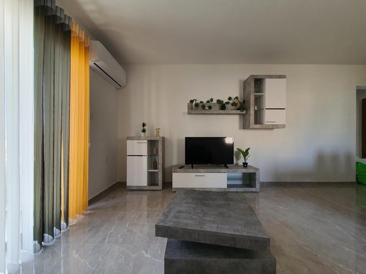 Pretty 2 Bedroom Apartment With Shared Pool St. Paul's Bay Exterior photo