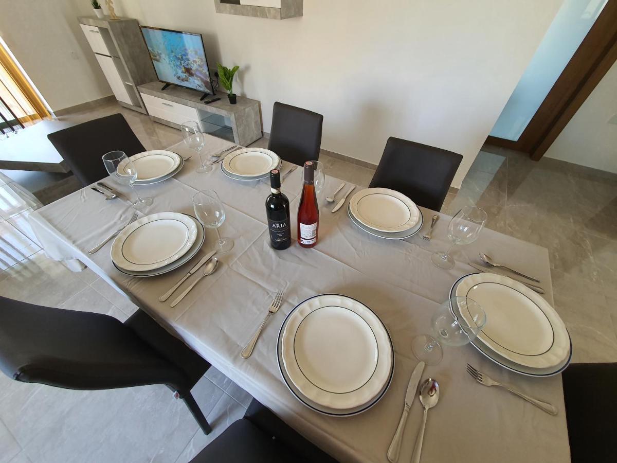 Pretty 2 Bedroom Apartment With Shared Pool St. Paul's Bay Exterior photo
